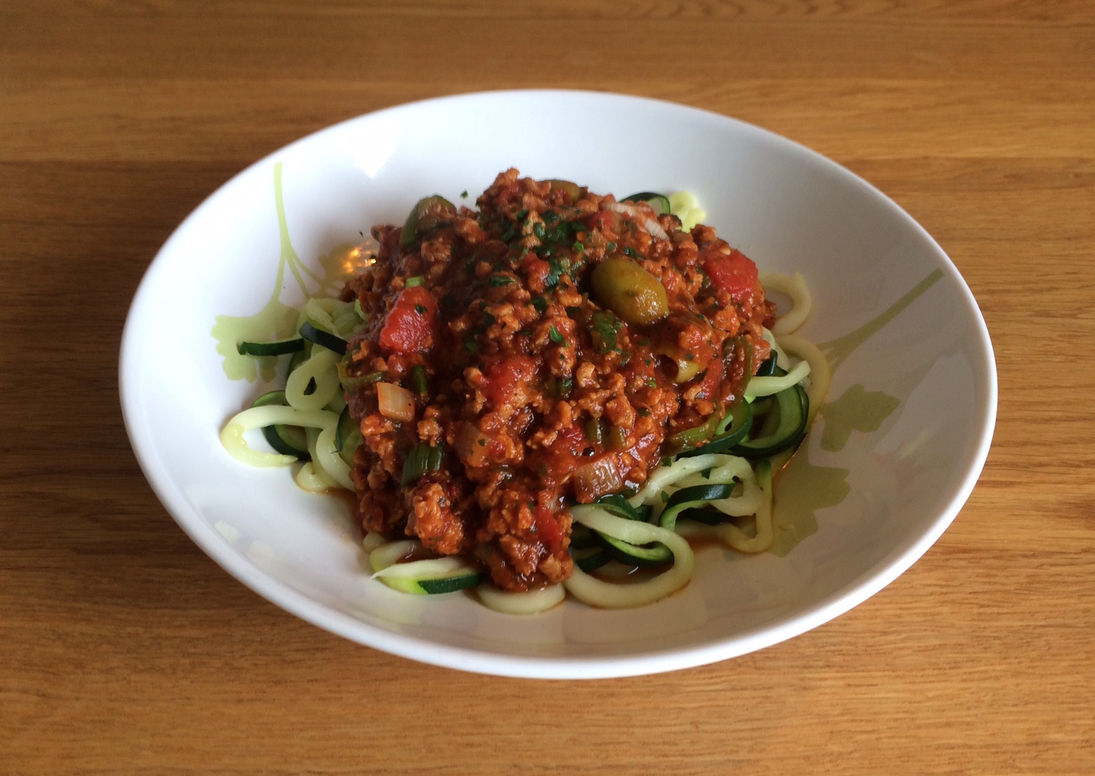 Zucchini-Spaghetti mit Bolognese – Der FIT Blog